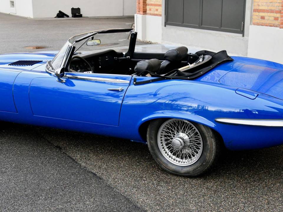 Imagen 9/50 de Jaguar E-Type V12 (1973)