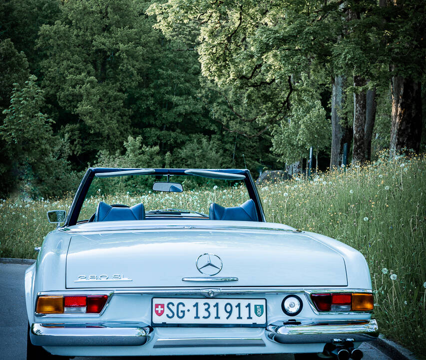 Image 10/15 of Mercedes-Benz 280 SL (1970)