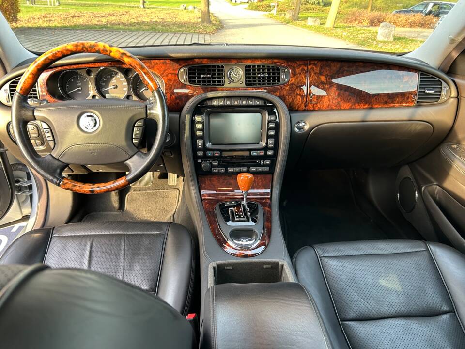 Bild 11/24 von Jaguar XJ 2.7 D (2007)