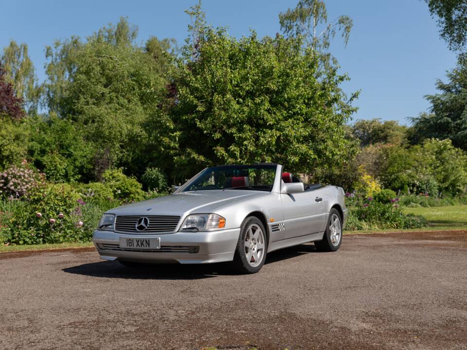 Image 44/50 of Mercedes-Benz SL 320 &quot;Mille Miglia&quot; (1995)