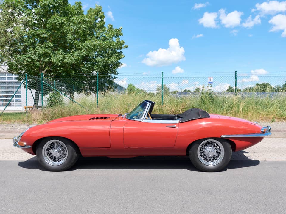 Image 3/80 of Jaguar E-Type 4.2 (1966)