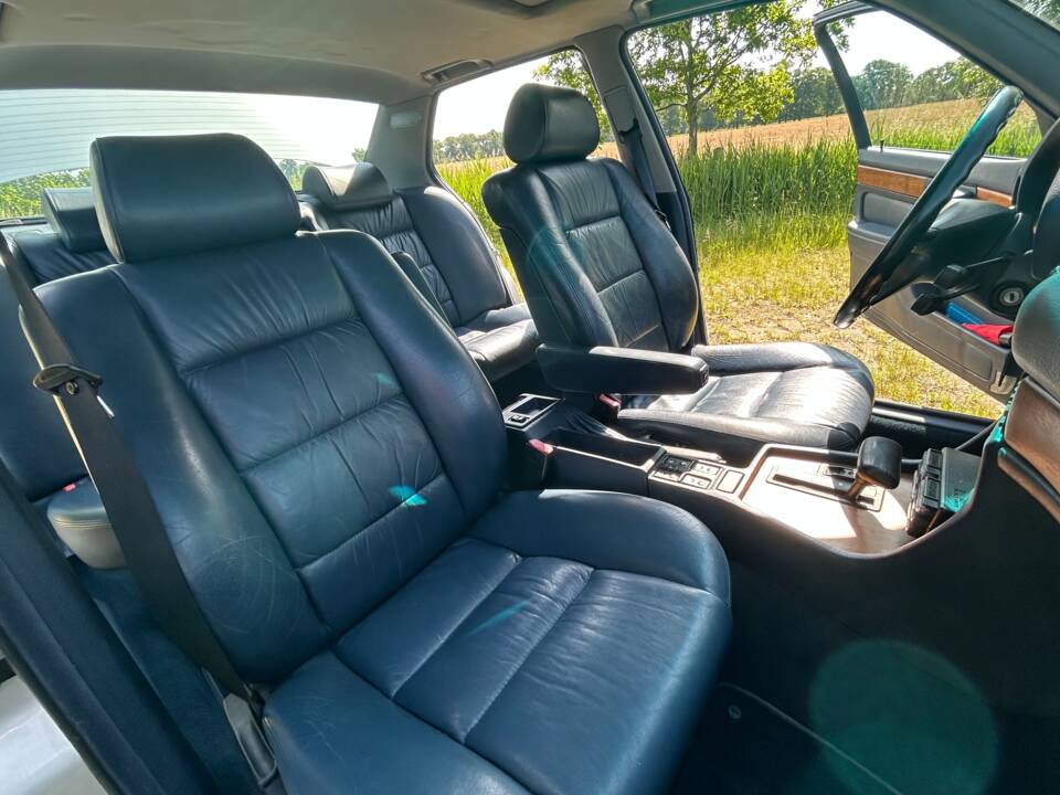 Image 15/33 de BMW 735i (1990)