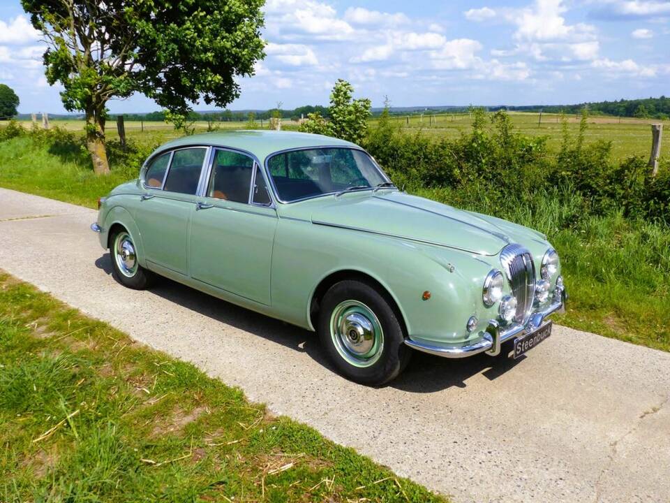 Daimler V8-250 Limousine grün 1967