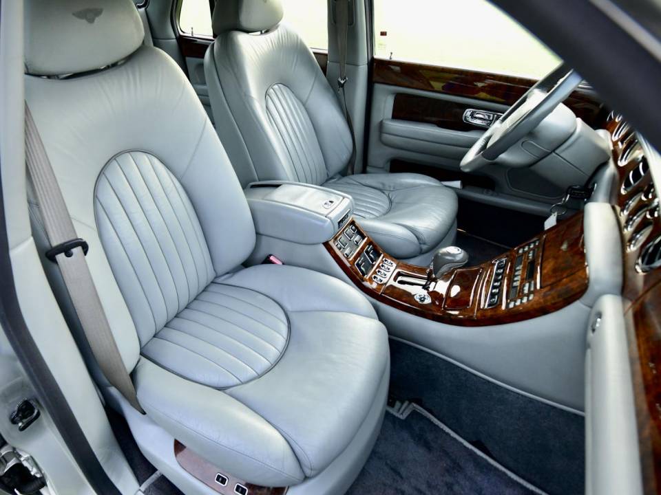 Afbeelding 44/50 van Bentley Arnage Red Label (2002)