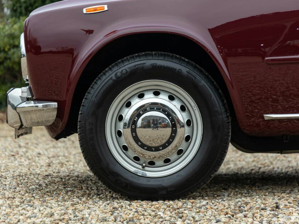 Imagen 13/50 de Alfa Romeo Giulia Nuova Super 1600 (1971)
