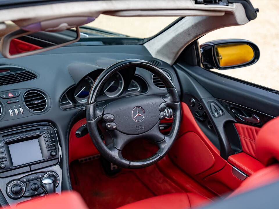 Image 16/47 of Mercedes-Benz SL 600 (2004)