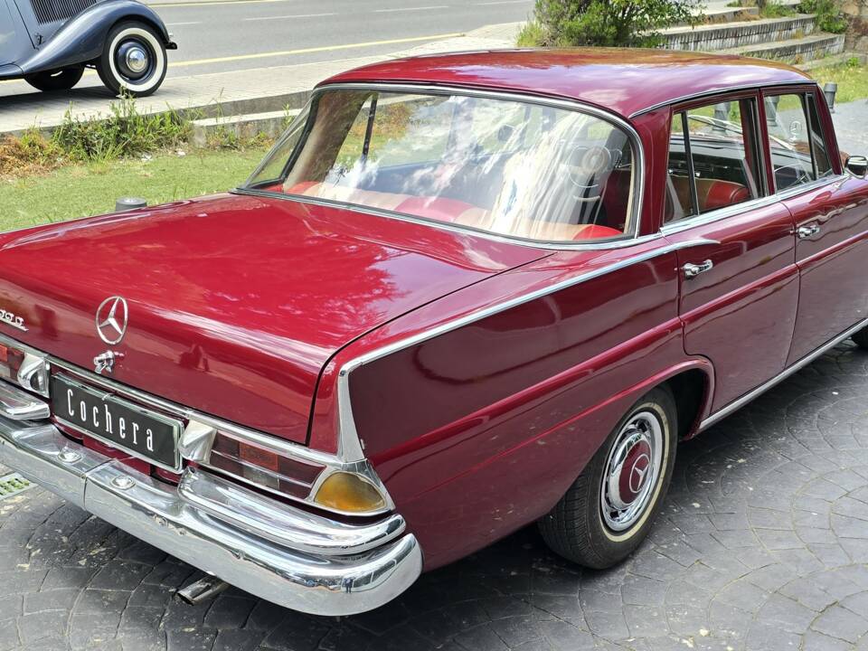Image 4/21 of Mercedes-Benz 200 D (1968)