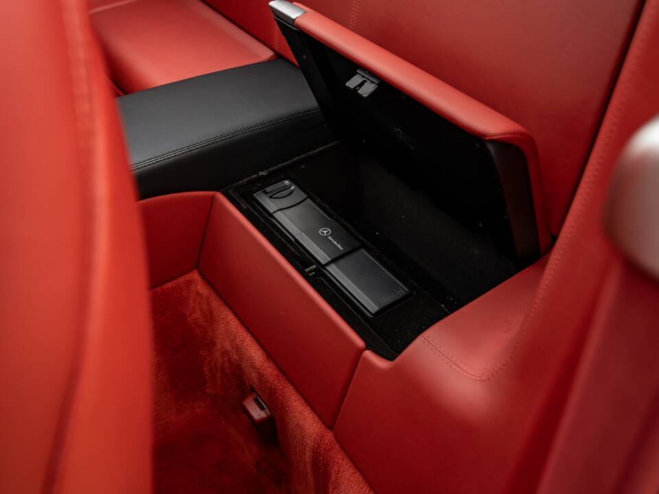 Image 18/47 of Mercedes-Benz SL 600 (2004)