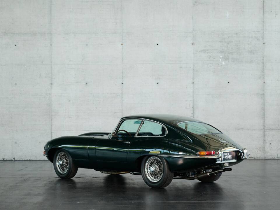 Image 13/50 de Jaguar E-Type (1970)