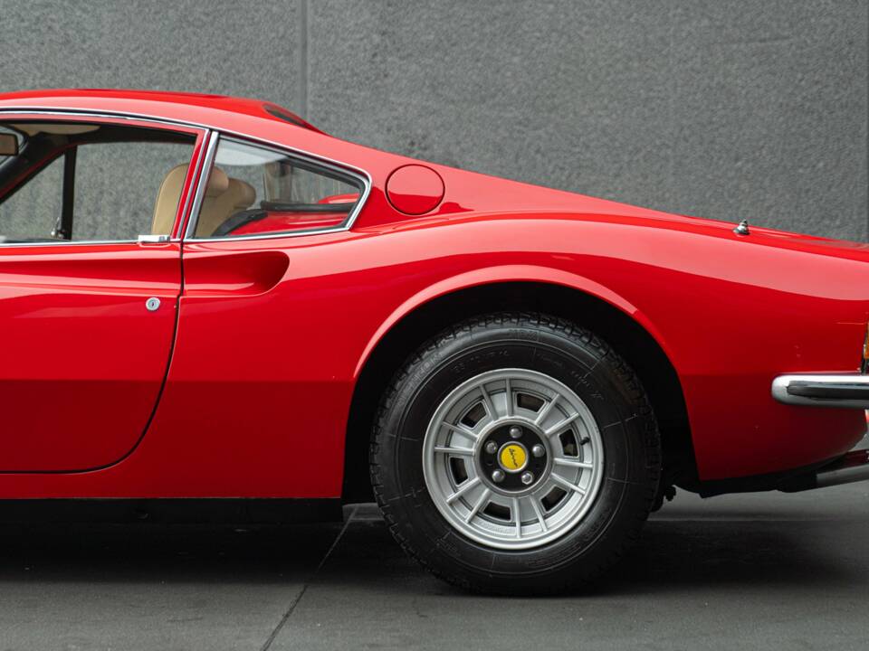 Image 15/46 de Ferrari Dino 246 GT (1971)