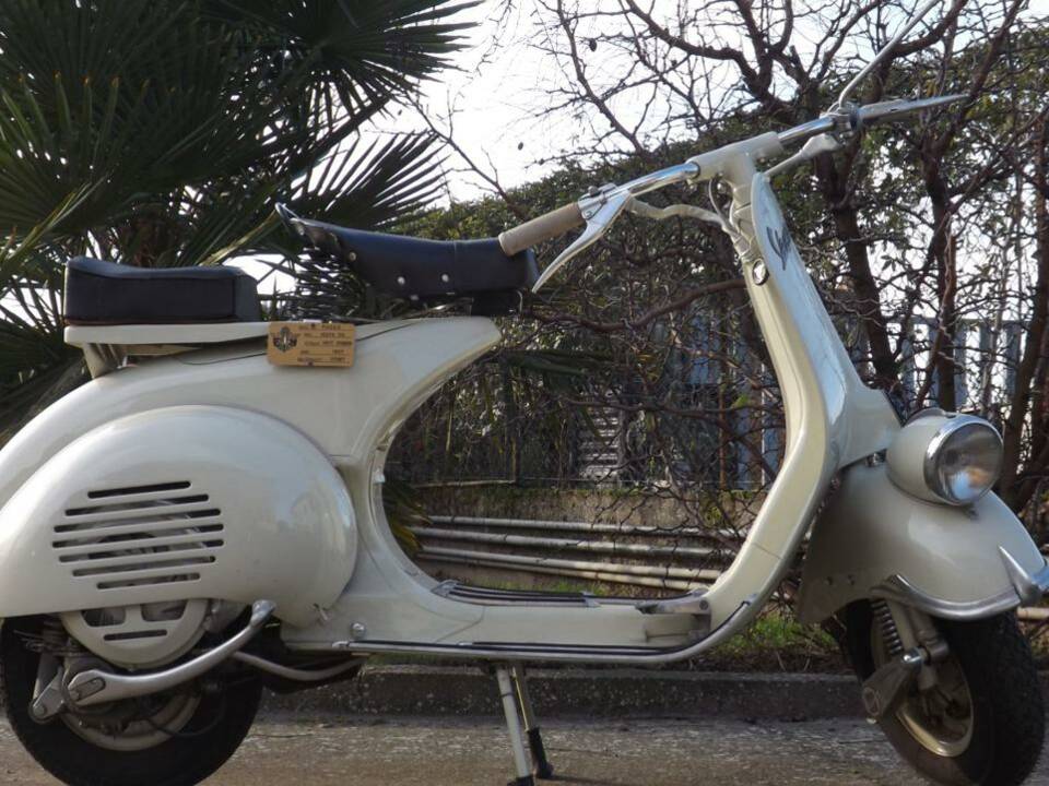Immagine 2/38 di Piaggio Vespa 125 (1957)