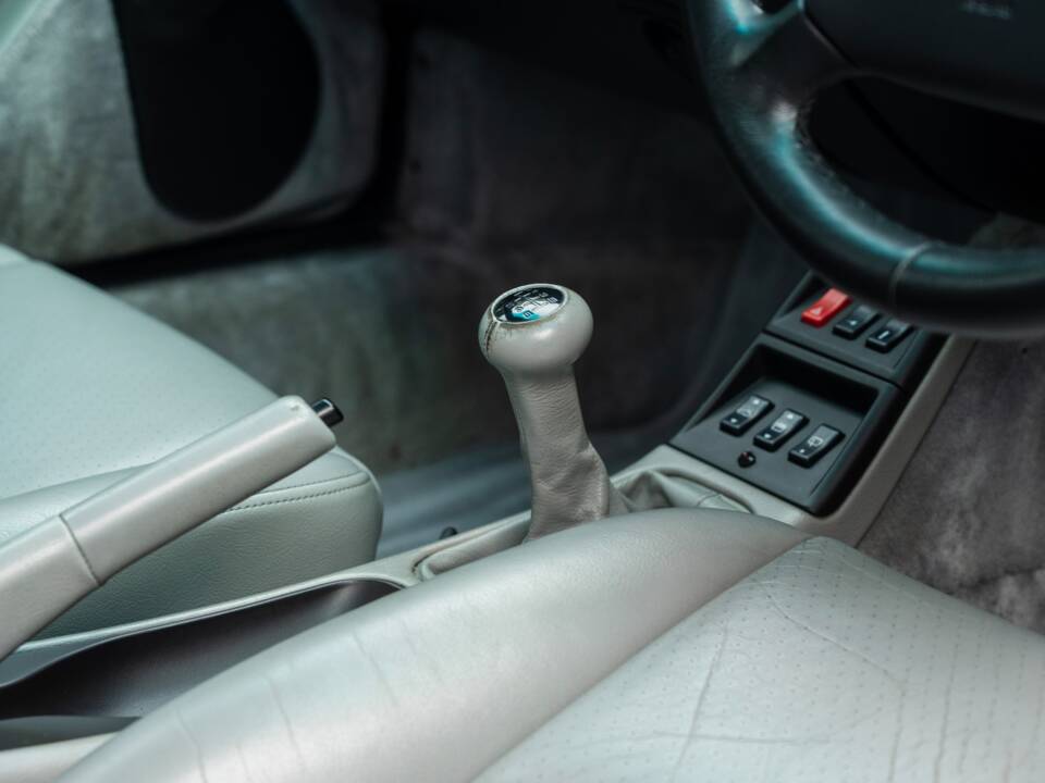 Image 55/68 of Porsche 911 Carrera (1997)