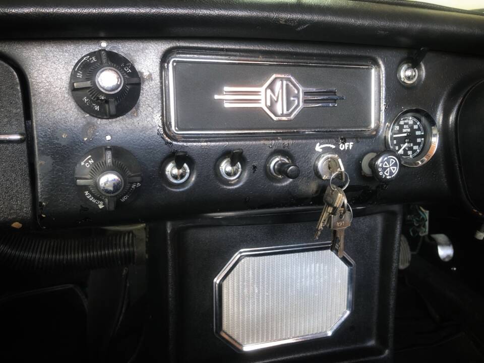 Bild 19/29 von MG MGC (1969)