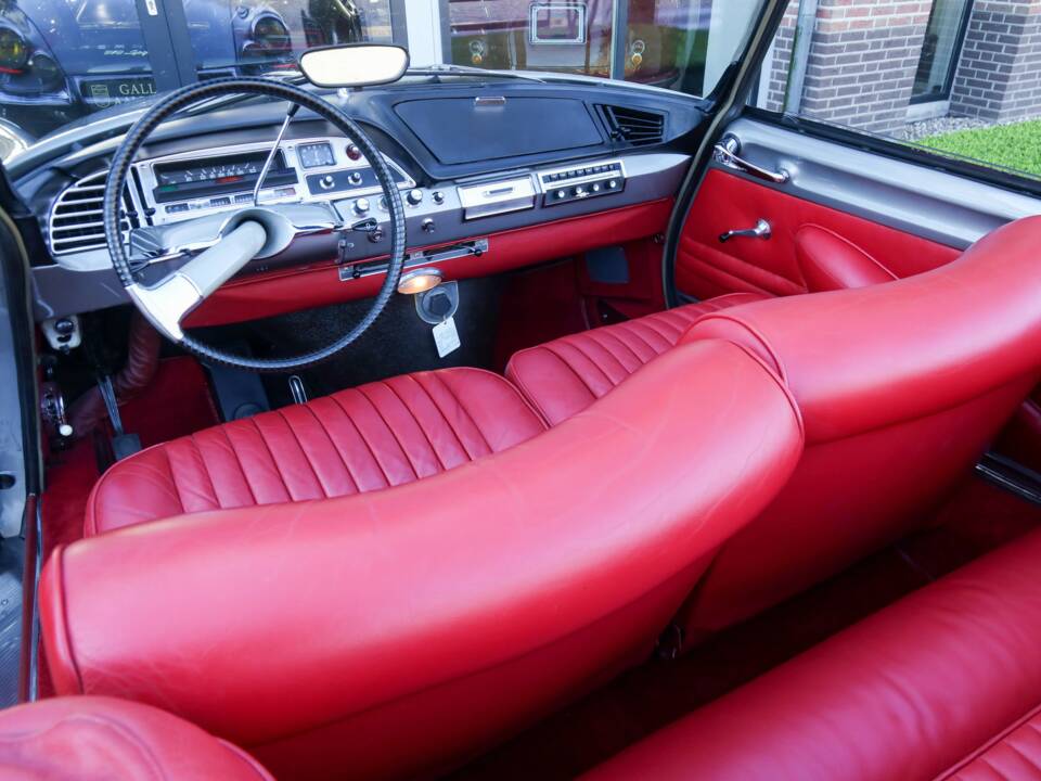 Image 20/50 of Citroën DS 21 Chapron (1963)