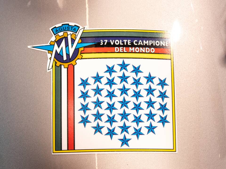 Image 15/34 of MV Agusta 250 Bicilindrica (1970)
