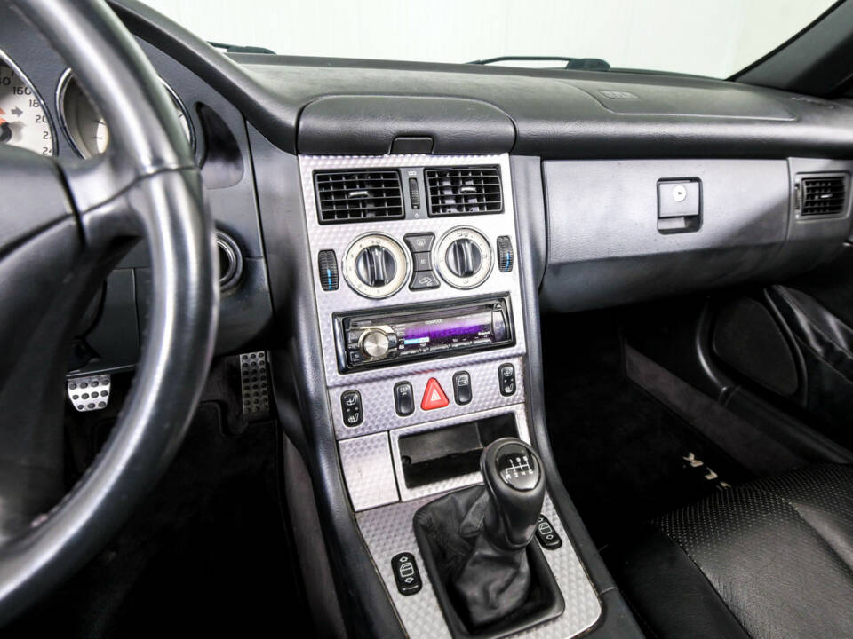 Image 16/50 of Mercedes-Benz SLK 200 Kompressor (2001)