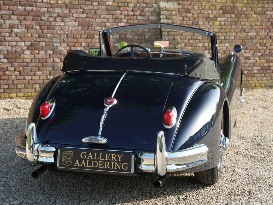 Image 23/50 de Jaguar XK 140 DHC (1954)