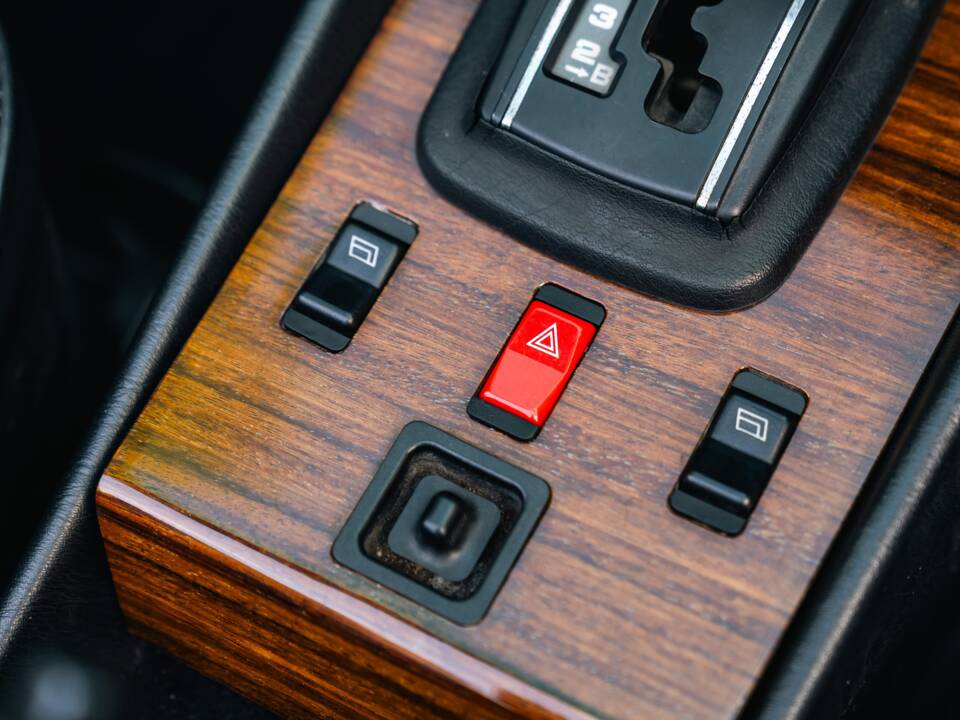Image 24/30 de Mercedes-Benz 500 SL (1983)