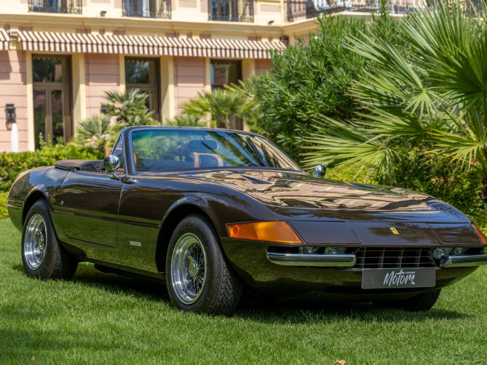 Afbeelding 21/53 van Ferrari 365 GTB/4 Spyder (1971)