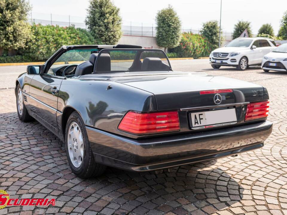 Image 9/18 of Mercedes-Benz 500 SL (1992)