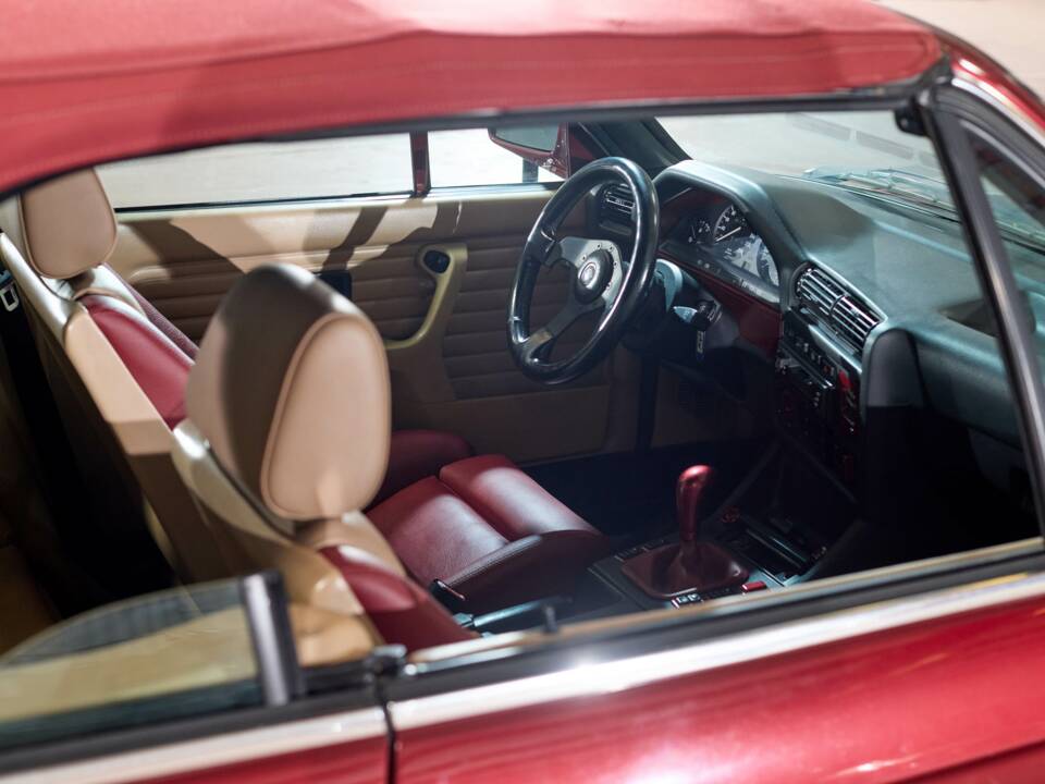 Image 39/45 of BMW 320i (1990)