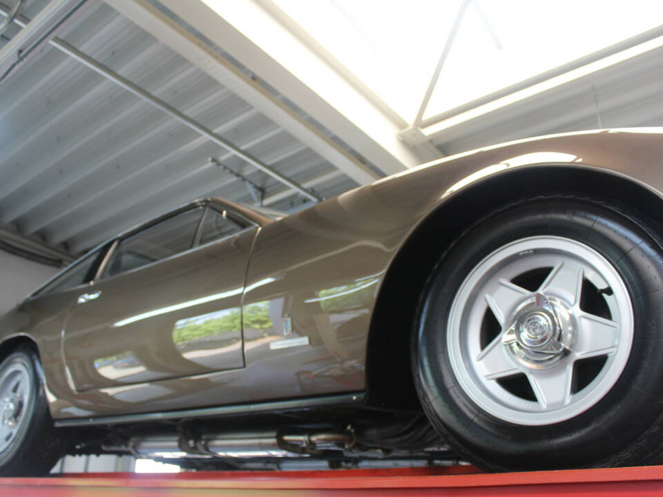 Image 8/50 of Ferrari 365 GTC&#x2F;4 (1972)