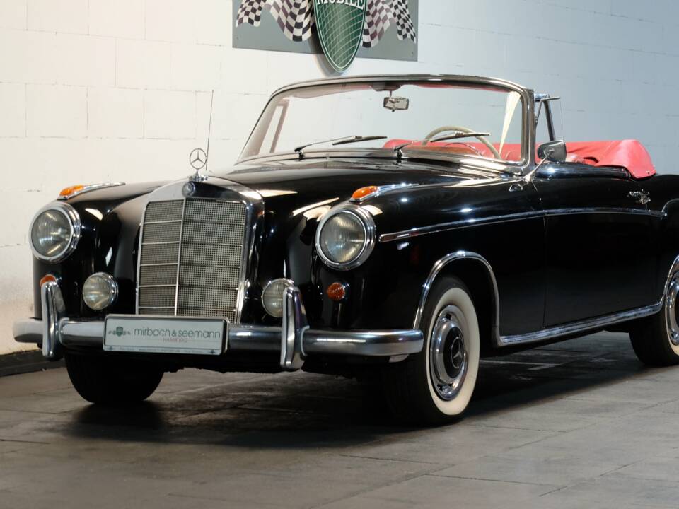 Image 1/30 of Mercedes-Benz 220 S Cabriolet (1957)
