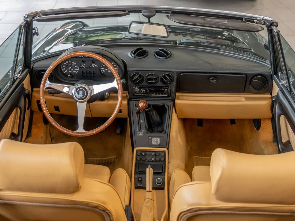 Image 5/20 of Alfa Romeo 2.0 Spider (1991)