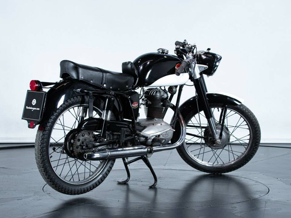 Image 6/50 of Mondial 125 (1961)