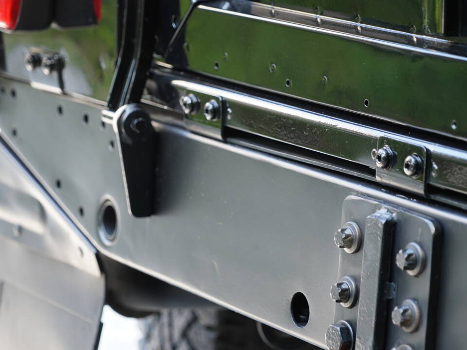 Bild 76/97 von Land Rover Defender 90 Td5 (2000)