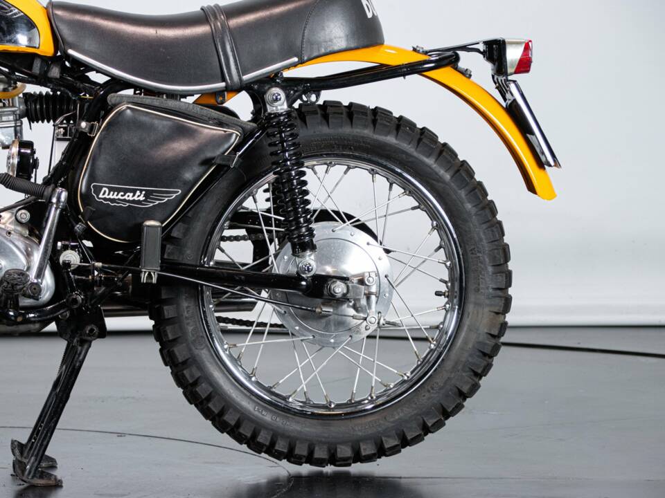 Immagine 16/50 di Ducati 250 Scrambler (1971)
