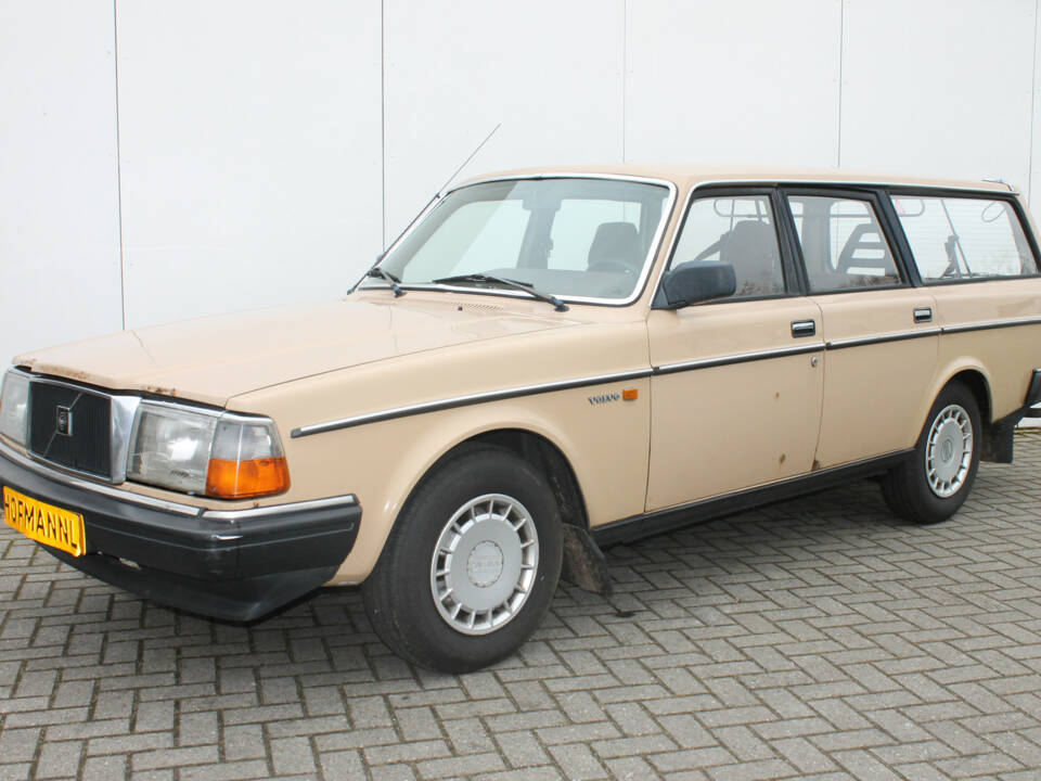 Image 1/12 de Volvo 245 GL D (1984)