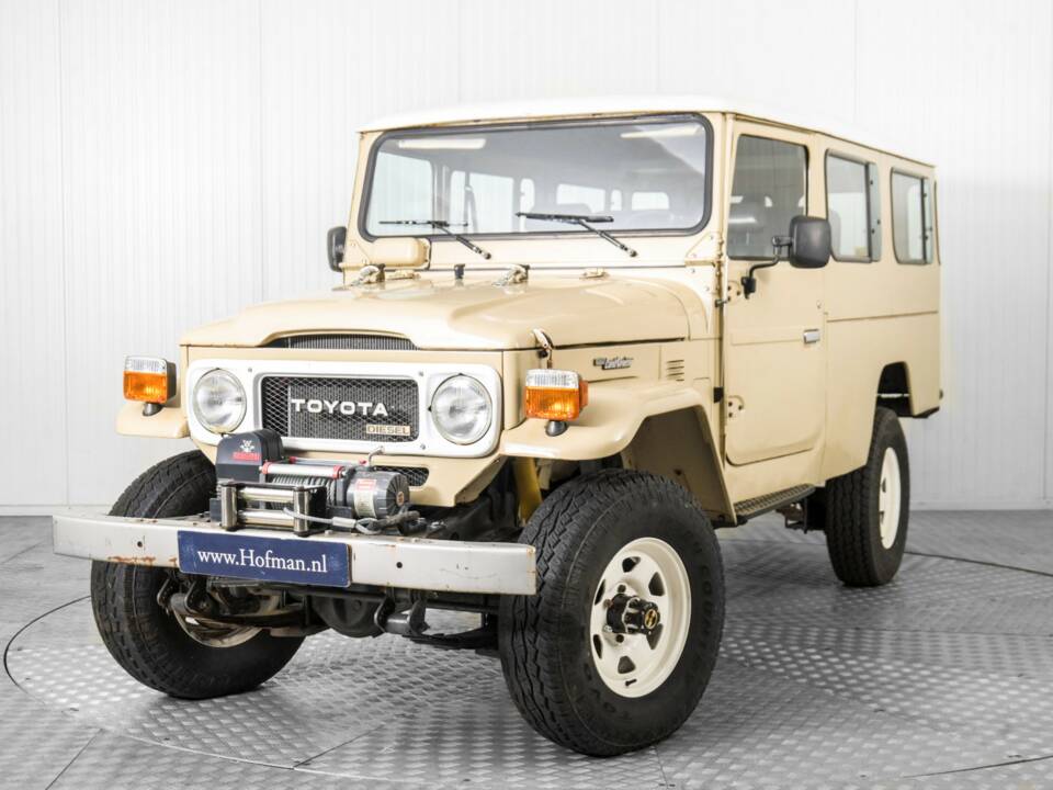 Bild 3/50 von Toyota Landcruiser BJ 45 (1982)