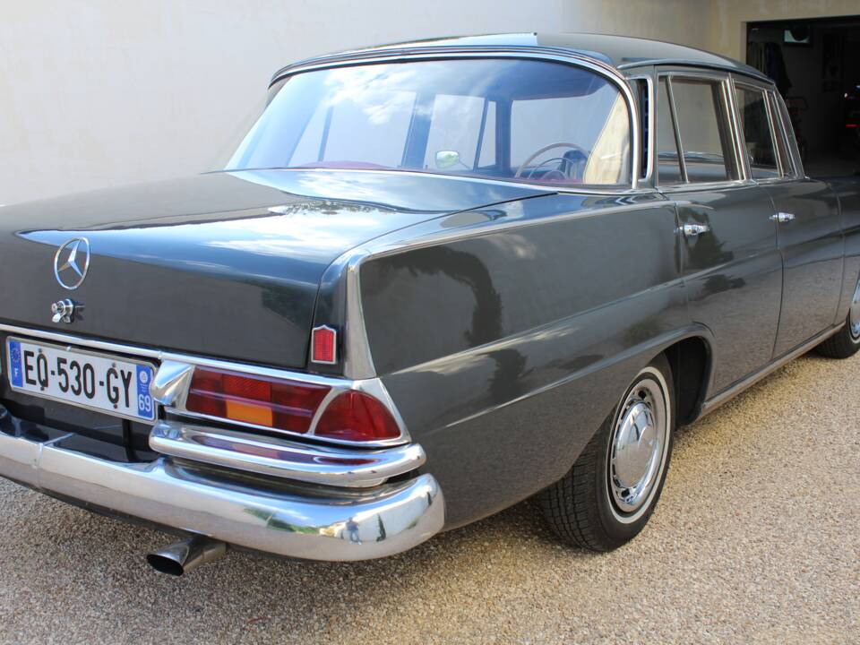 Image 3/18 of Mercedes-Benz 220 SE b (1961)