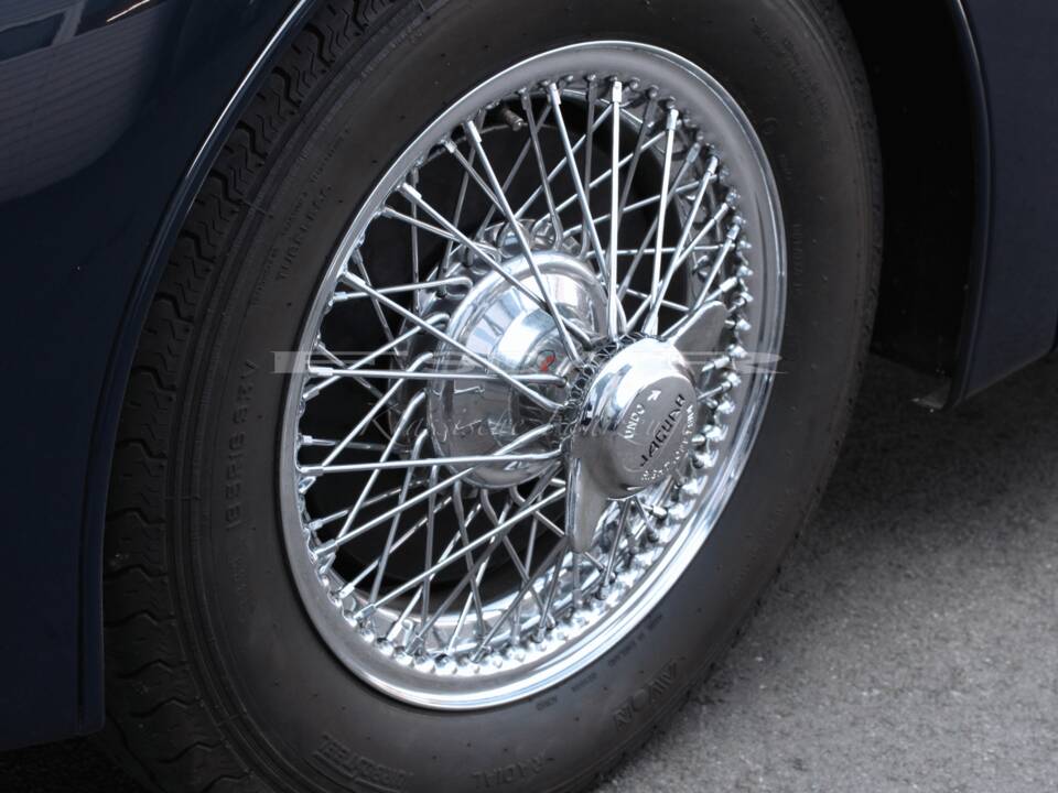 Image 21/24 de Jaguar XK 140 SE OTS (1957)