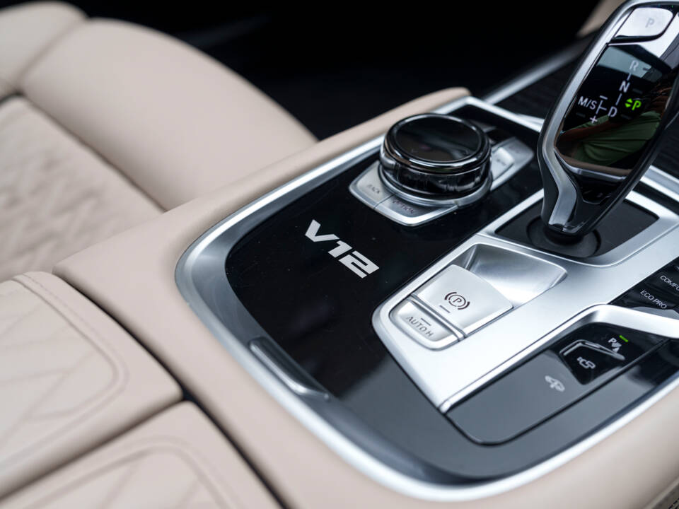 Afbeelding 21/36 van BMW M760Li xDrive (2019)