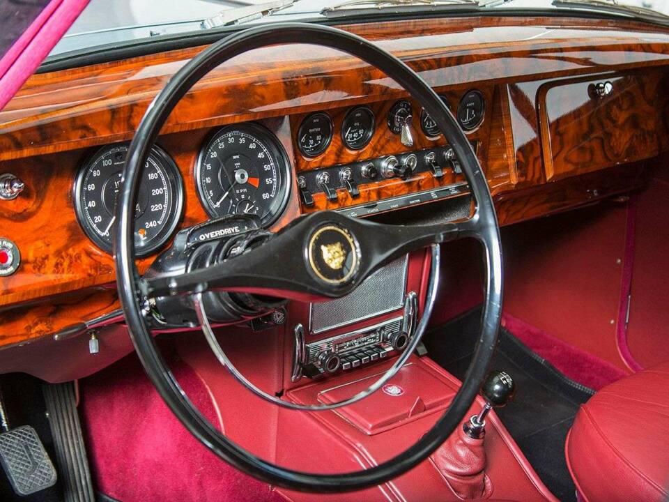 Image 16/20 of Jaguar Mk II 3.8 (1962)