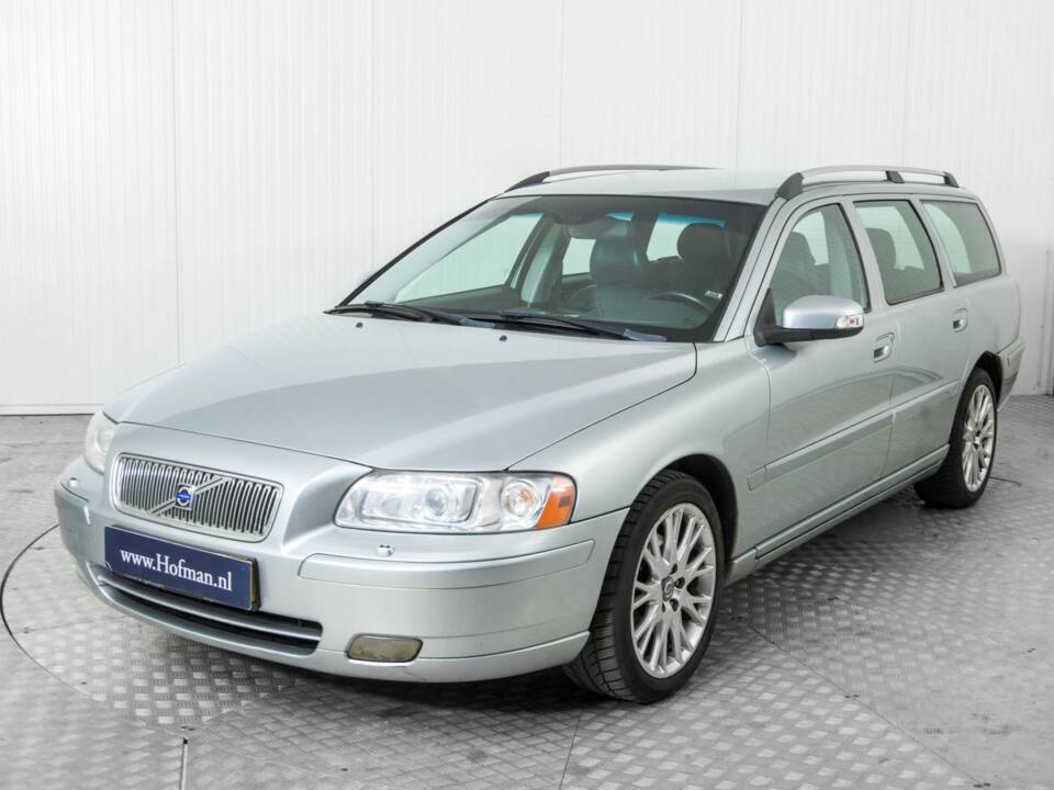 Image 17/36 of Volvo V70 D5 (2008)