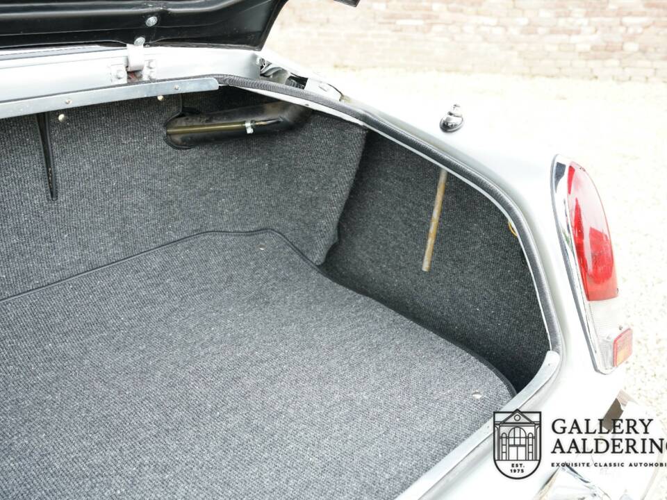 Afbeelding 48/50 van Ferrari 250 GTE (1964)