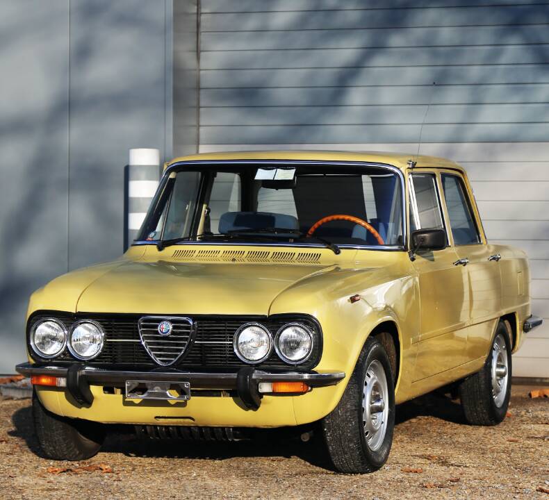 Image 5/22 de Alfa Romeo Giulia Nuova Super 1300 (1975)