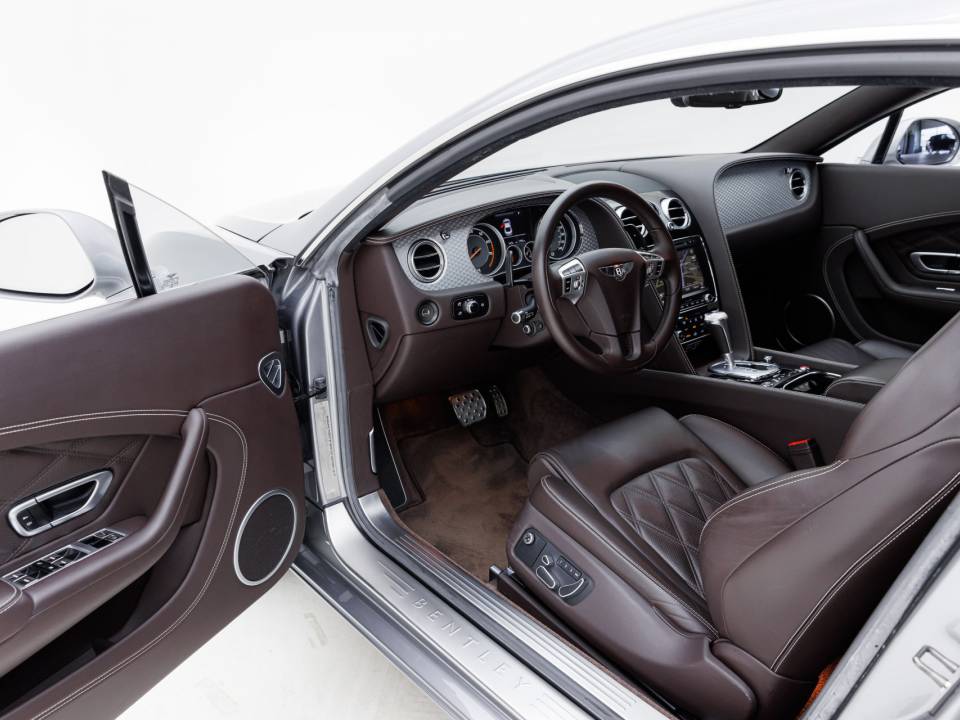 Image 7/37 de Bentley Continental GT V8 (2013)