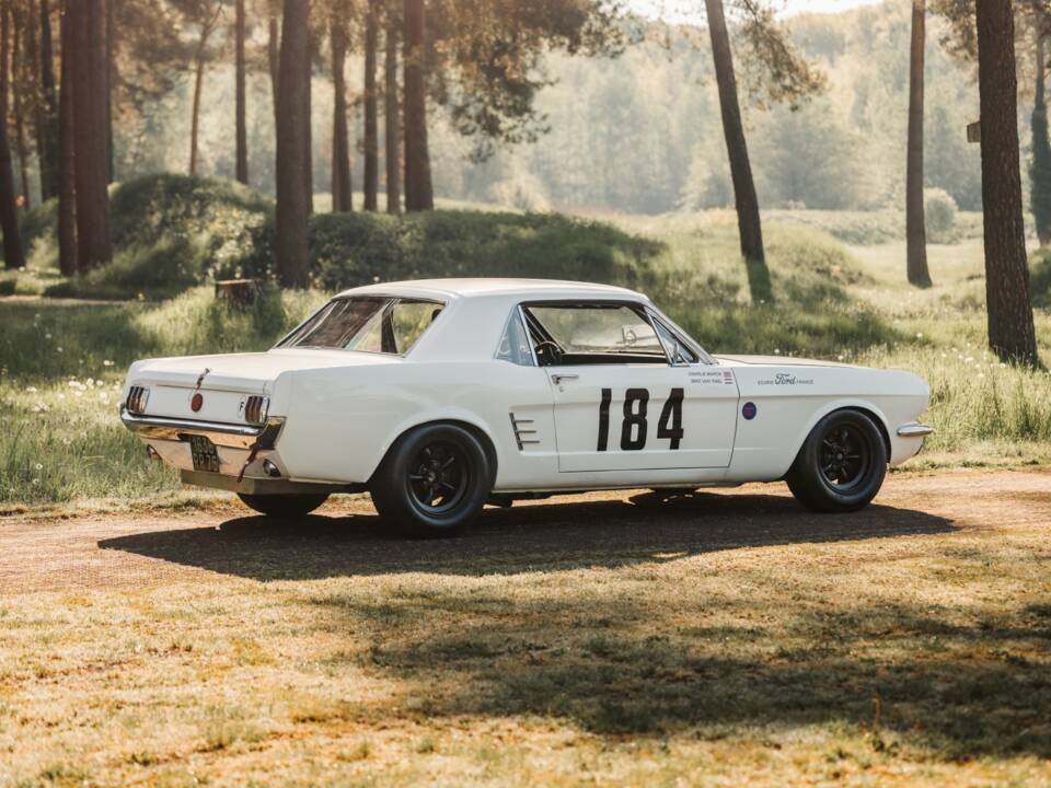 Image 7/20 of Ford Mustang Notchback (1965)