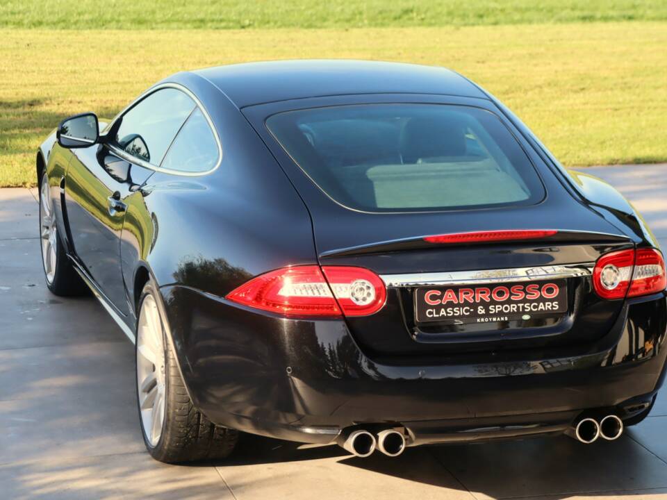 Image 36/50 of Jaguar XKR (2010)