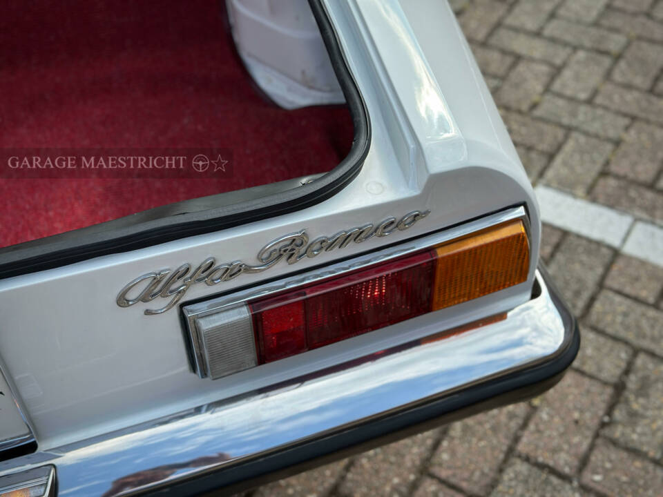Afbeelding 35/72 van Alfa Romeo 2000 Spider Veloce (1981)