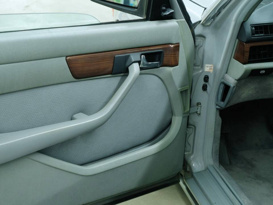 Bild 23/50 von Mercedes-Benz 300 SEL (1986)