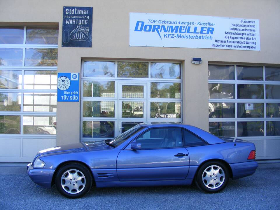 Immagine 2/39 di Mercedes-Benz SL 320 (1997)