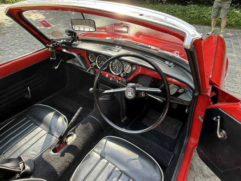 Image 2/8 of Triumph Spitfire 4 (1963)