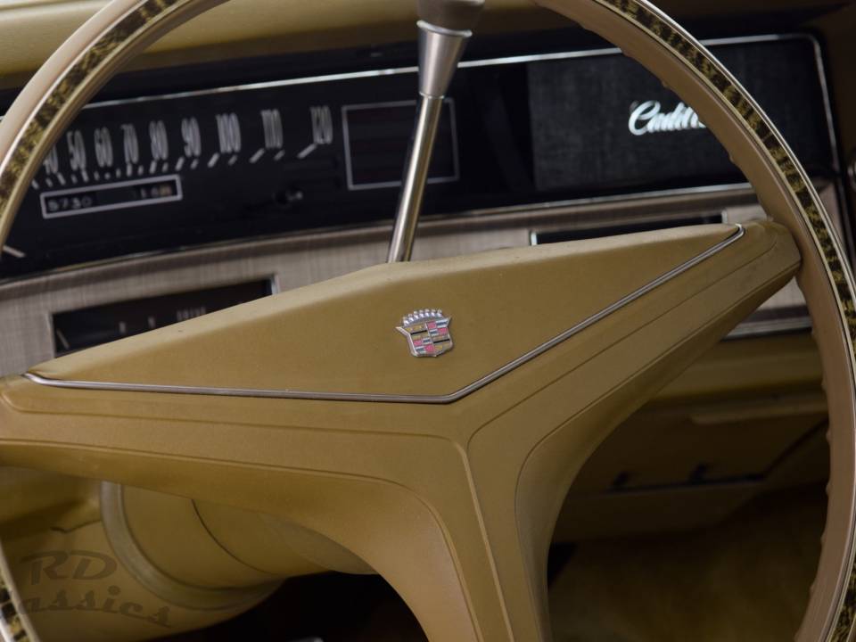 Bild 23/32 von Cadillac Coupe DeVille (1971)