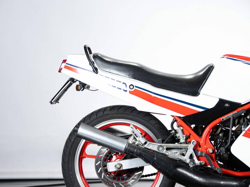 Image 33/50 of Yamaha RD 350 LC (1990)