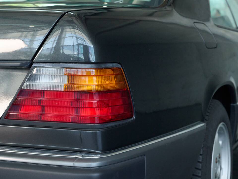 Bild 19/50 von Mercedes-Benz 300 CE (1991)